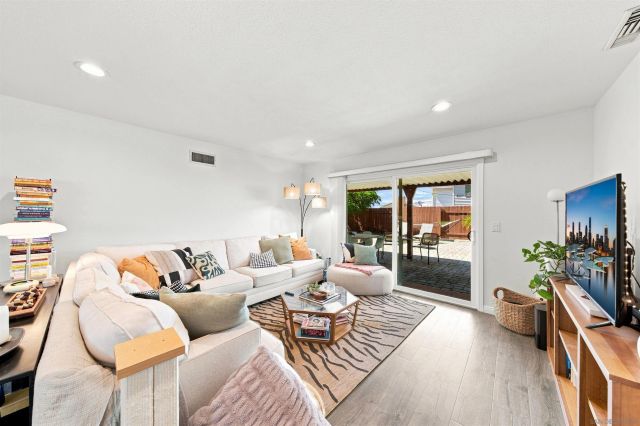 7434 Ashford Pl, San Diego, CA 92111