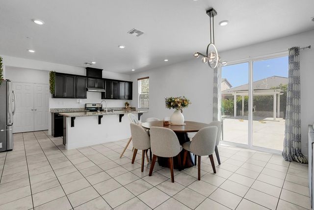 258 Columbus Dr., Manteca, CA 95337