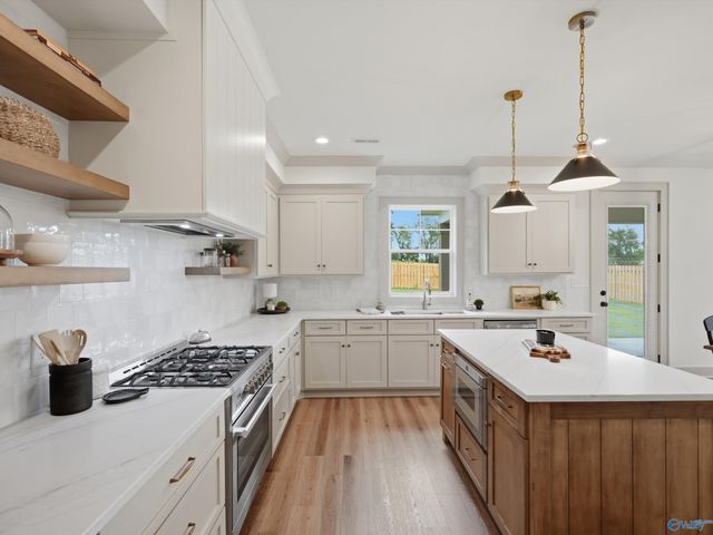 2000 Mythewood Drive, Huntsville, AL 35803