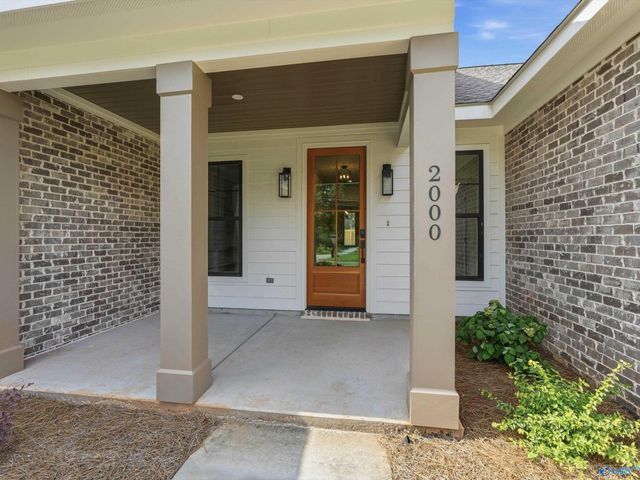 2000 Mythewood Drive, Huntsville, AL 35803