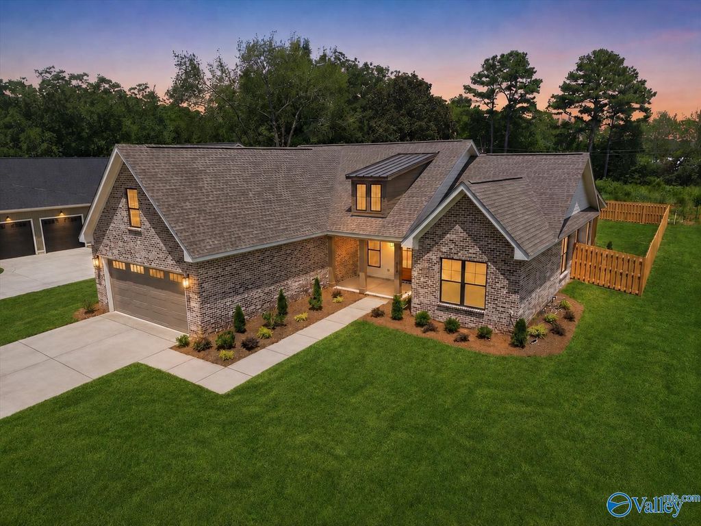 2000 Mythewood Drive, Huntsville, AL 35803