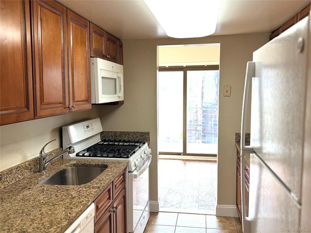 505 White Plains Road 2G, Eastchester, NY 10709