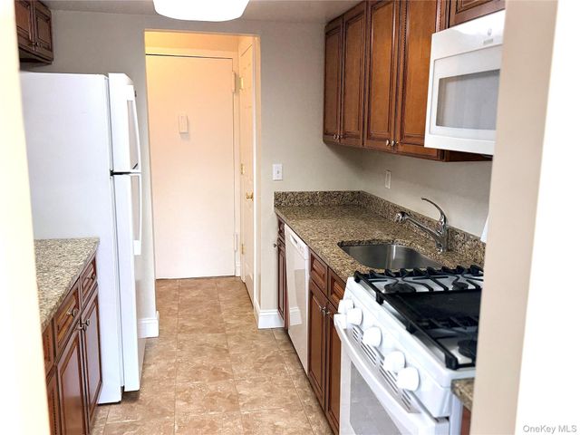 505 White Plains Road 2G, Eastchester, NY 10709