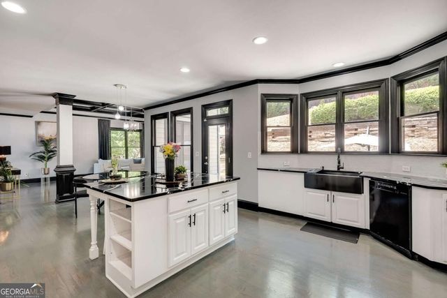 1370 Boomer Circle, Suwanee, GA 30024