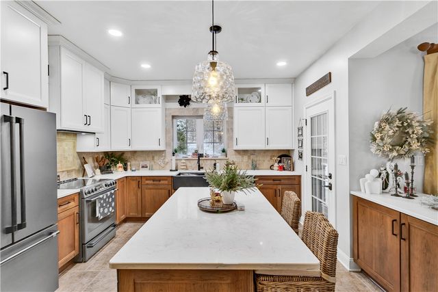 1311 Deerfield Ln, W Leechburg, PA 15656