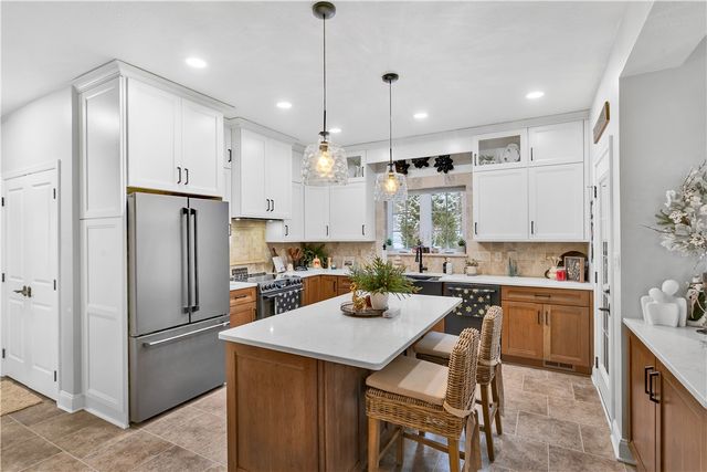 1311 Deerfield Ln, W Leechburg, PA 15656