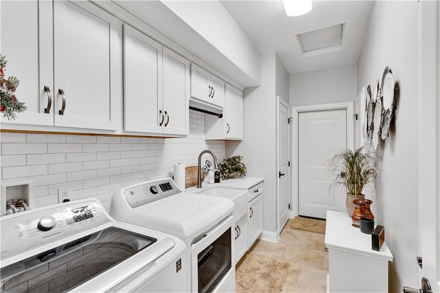 1311 Deerfield Ln, W Leechburg, PA 15656