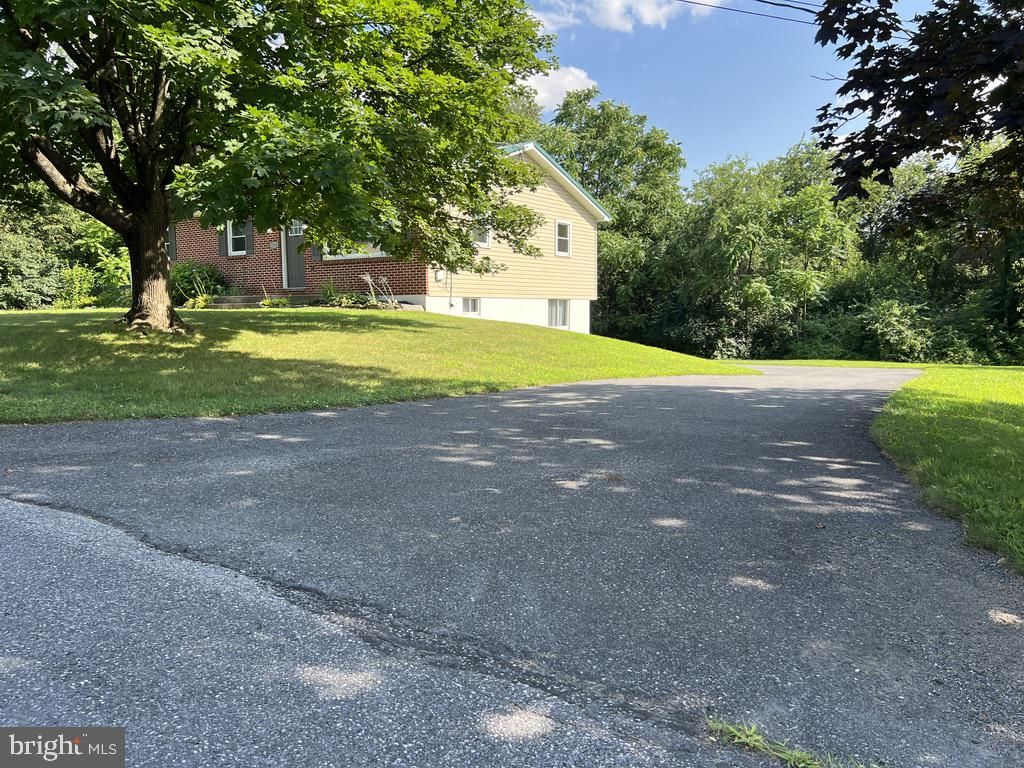 1510 LAKE SHORE DRIVE, Chambersburg, PA 17202