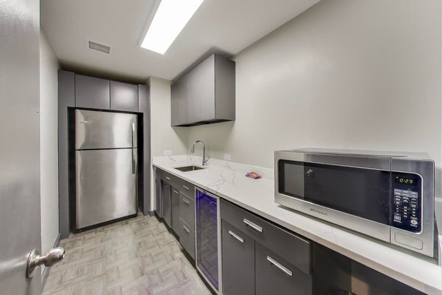 3600 N LAKE SHORE Drive 222, Chicago, IL 60613