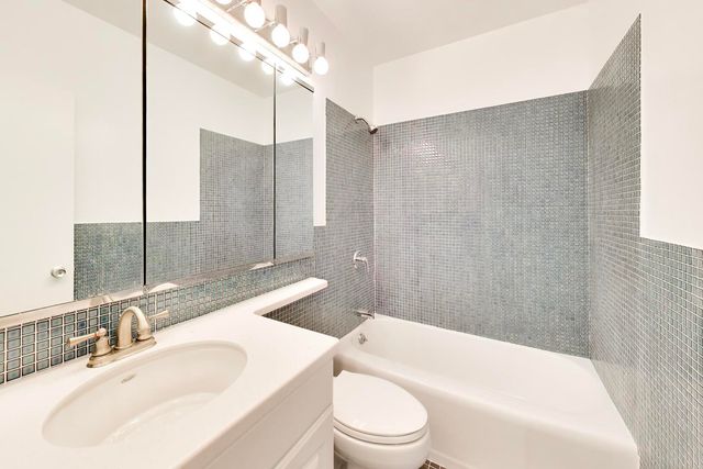 3600 N LAKE SHORE Drive 222, Chicago, IL 60613