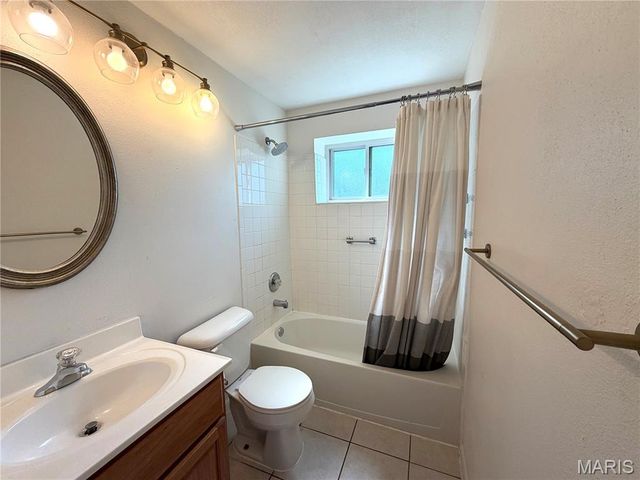 221 Monclay Court 1N, St Louis, MO 63122