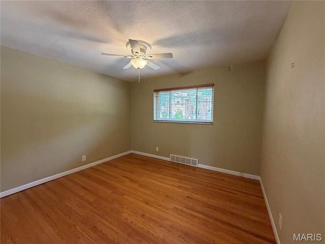 221 Monclay Court 1N, St Louis, MO 63122