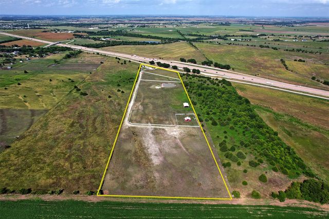 6882 N Interstate Highway 35 E, Waxahachie, TX 75165