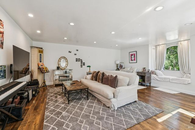 10 Elkhorn Way, San Anselmo, CA 94960