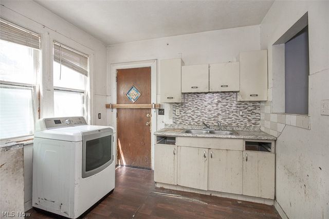 2300 E 86th Street, Cleveland, OH 44106