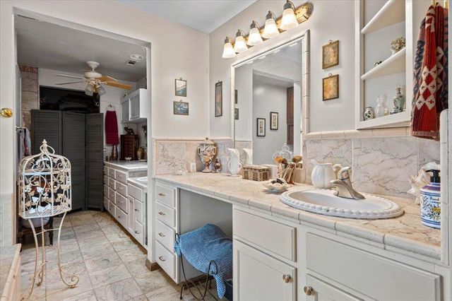 3615 Peninsular DR, Marble Falls, TX 78654