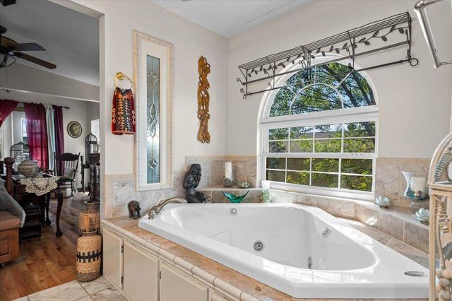 3615 Peninsular DR, Marble Falls, TX 78654