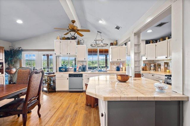 3615 Peninsular DR, Marble Falls, TX 78654