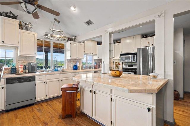 3615 Peninsular DR, Marble Falls, TX 78654