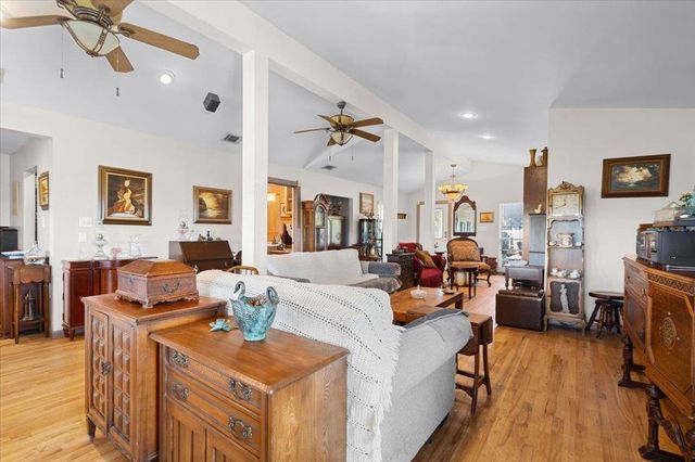 3615 Peninsular DR, Marble Falls, TX 78654