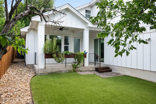 1902 Webberville RD B, Austin, TX 78721