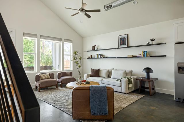 1902 Webberville RD B, Austin, TX 78721