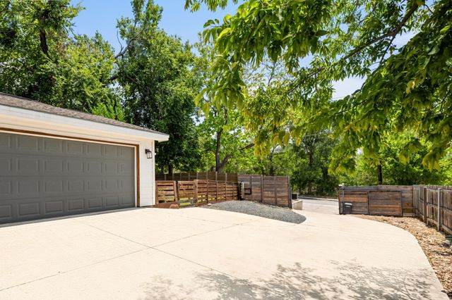1902 Webberville RD B, Austin, TX 78721