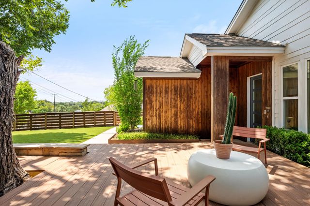 1902 Webberville RD B, Austin, TX 78721