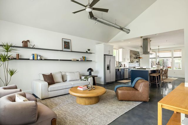 1902 Webberville RD B, Austin, TX 78721