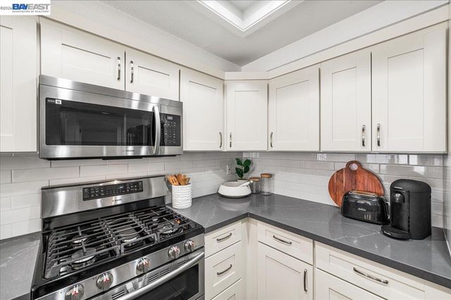 7335 Stonedale Dr, Pleasanton, CA 94588