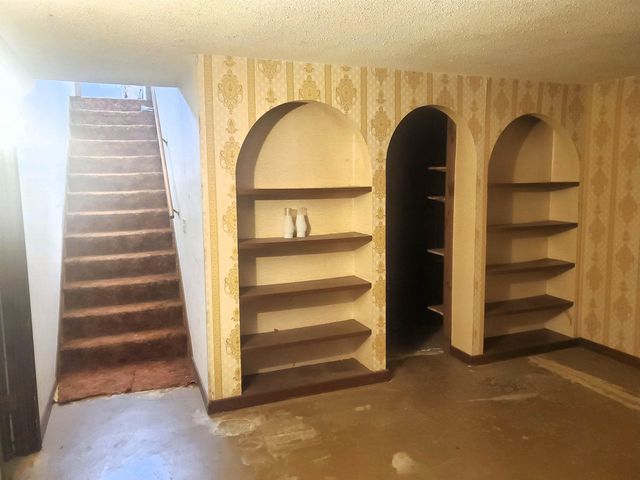 2644 Belmont Blvd, Salina, KS 67401