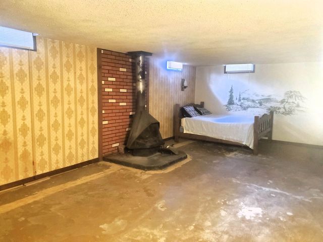 2644 Belmont Blvd, Salina, KS 67401