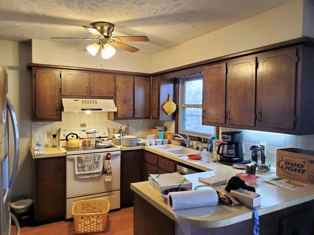 2644 Belmont Blvd, Salina, KS 67401