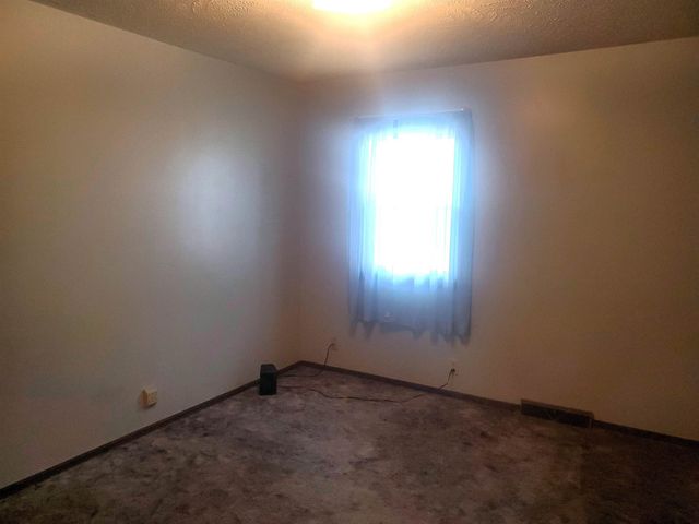 2644 Belmont Blvd, Salina, KS 67401