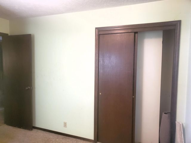 2644 Belmont Blvd, Salina, KS 67401