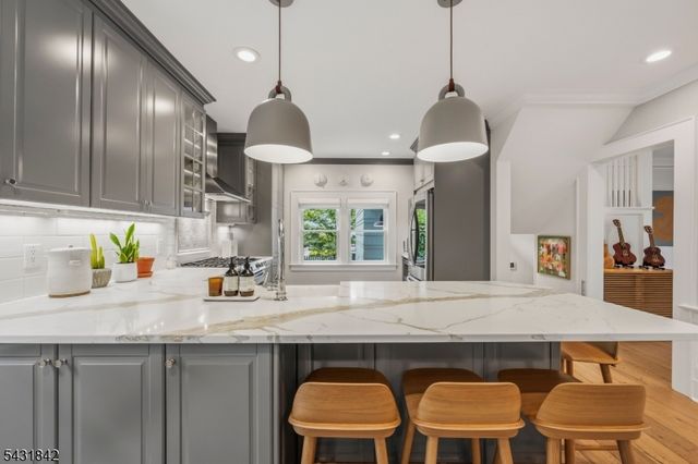 16 Oakview Ave, Maplewood Twp., NJ 07040