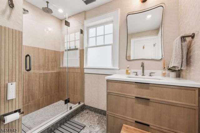 16 Oakview Ave, Maplewood Twp., NJ 07040