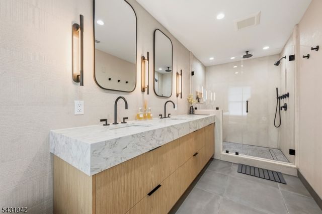 16 Oakview Ave, Maplewood Twp., NJ 07040