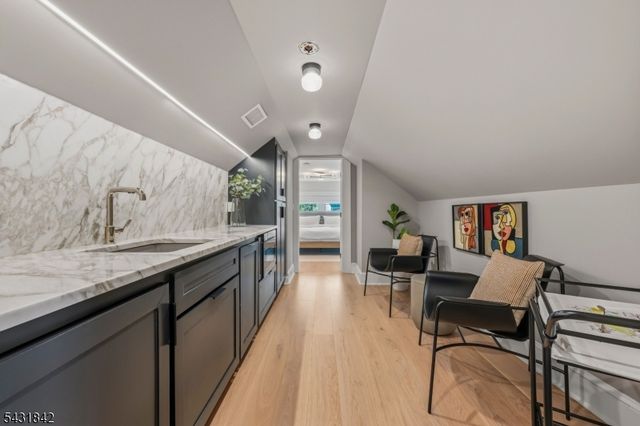 16 Oakview Ave, Maplewood Twp., NJ 07040