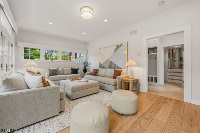 16 Oakview Ave, Maplewood Twp., NJ 07040