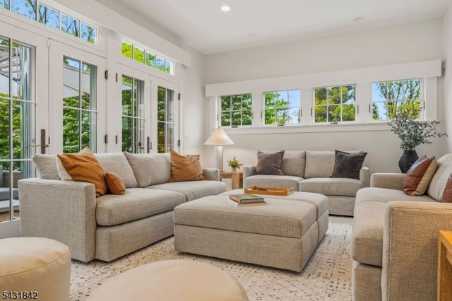 16 Oakview Ave, Maplewood Twp., NJ 07040