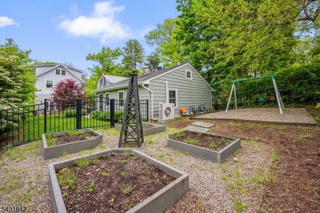 16 Oakview Ave, Maplewood Twp., NJ 07040