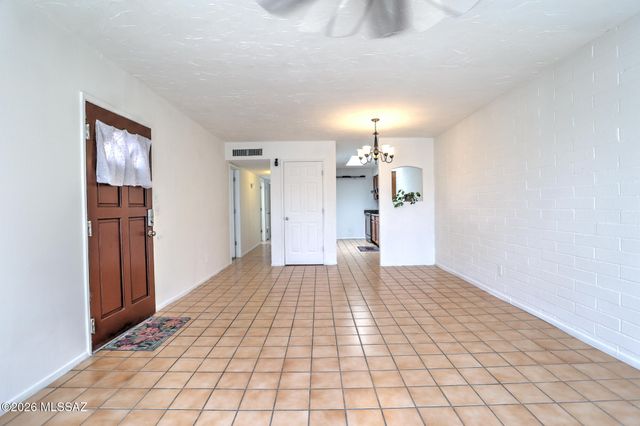 5015 E Adams Street, Tucson, AZ 85712