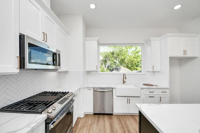 2424 Harrington Street, Houston, TX 77026