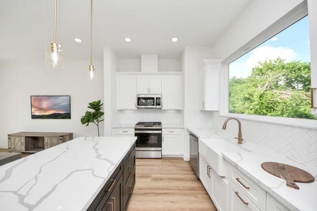 2424 Harrington Street, Houston, TX 77026