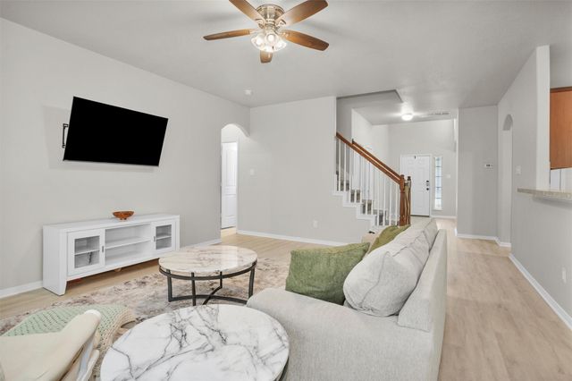 9587 E Woodmark, Conroe, TX 77304