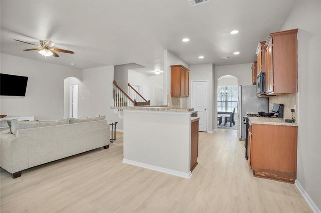 9587 E Woodmark, Conroe, TX 77304