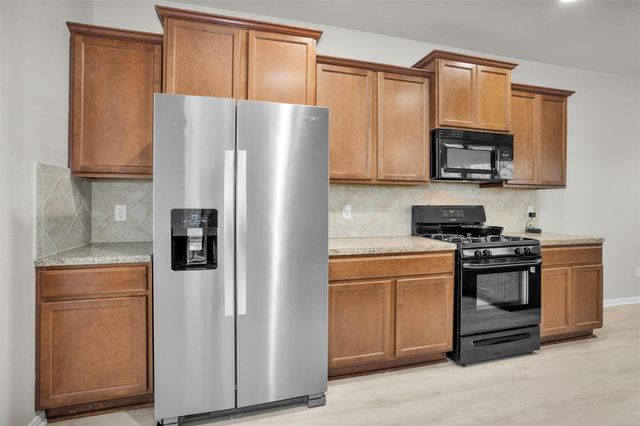 9587 E Woodmark, Conroe, TX 77304