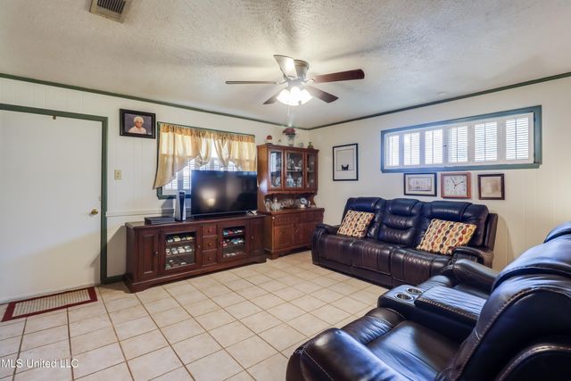 2011 Woodmont Street, Pascagoula, MS 39567