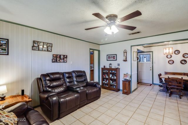 2011 Woodmont Street, Pascagoula, MS 39567